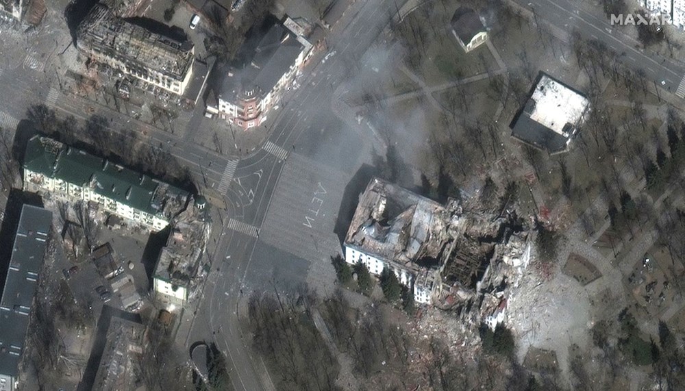 Mariupol'deki yıkım uydudan görüntülendi: Şehirdeki yerleşim yerlerinin neredeyse tamamı harabeye döndü - 8