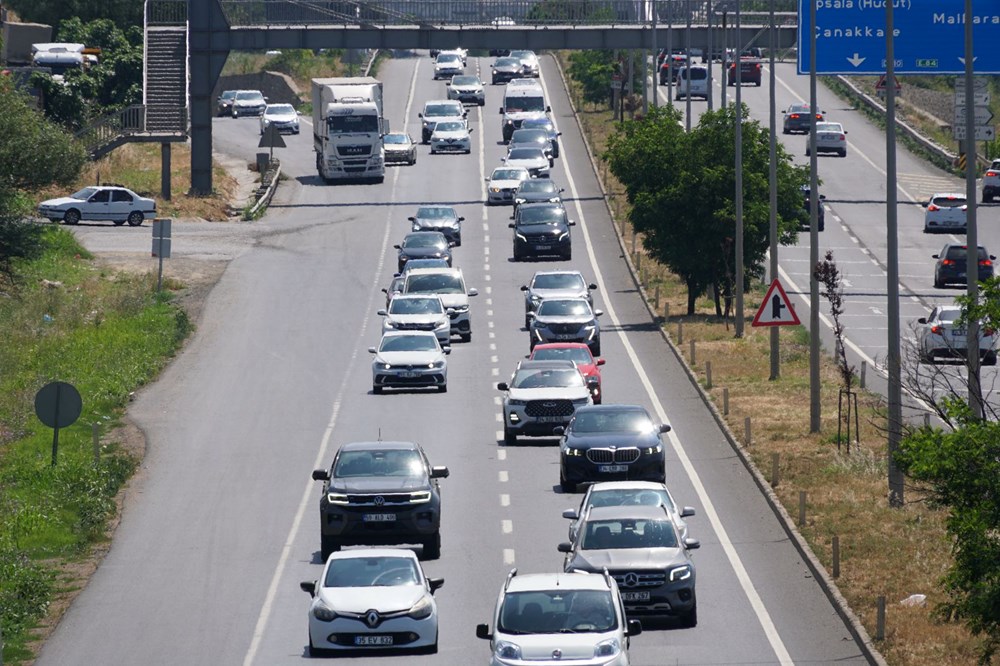 Geri dönüşler başladı: İstanbul girişinde yoğunluk artıyor - 1