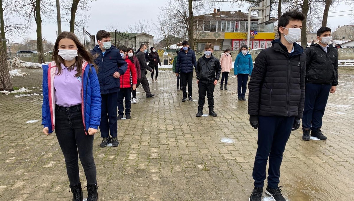 Sivas'ta son 7 günde Covid-19 vakası görülmeyen ilçede tüm okullarda eğitime başlanacak