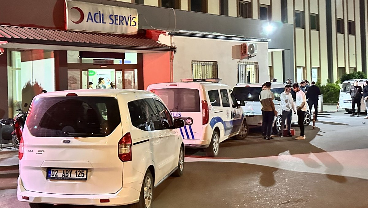 Adıyaman'da bıçaklı kavga: 2 yaralı Adıyaman'da bıçaklı kavga: 2 yaralı