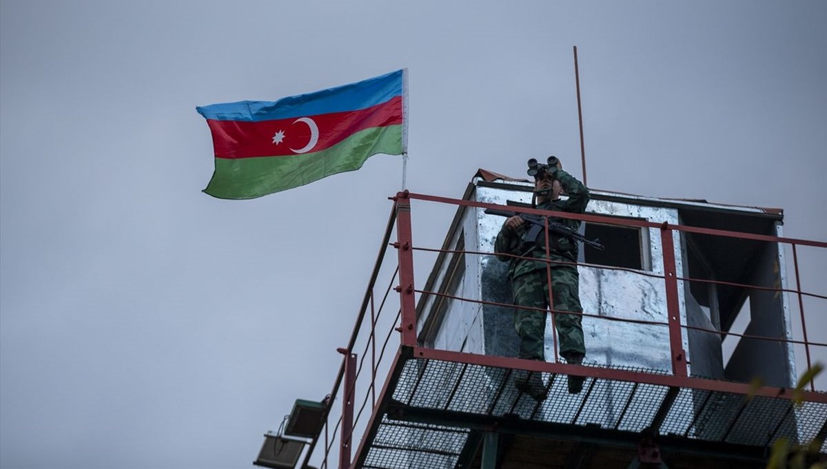 İşgalden kurtarılan Azerbaycan'ın Zengilan kentindeki karakollara bayrak çekildi