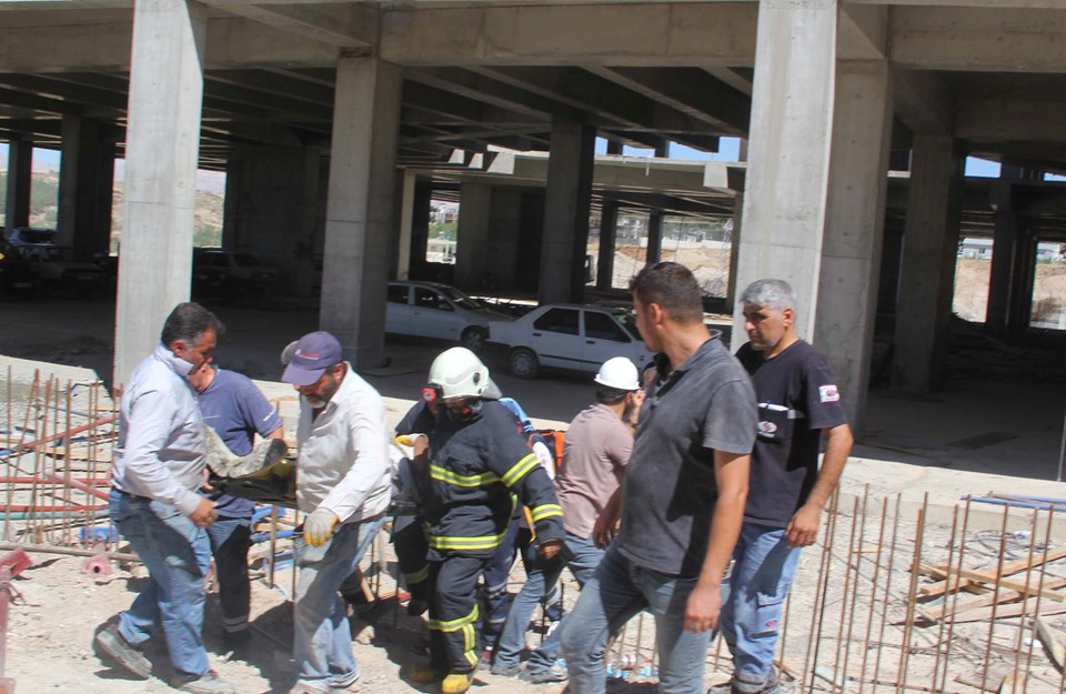 Adıyaman'da AVM inşaatında göçük: 5 yaralı - 2