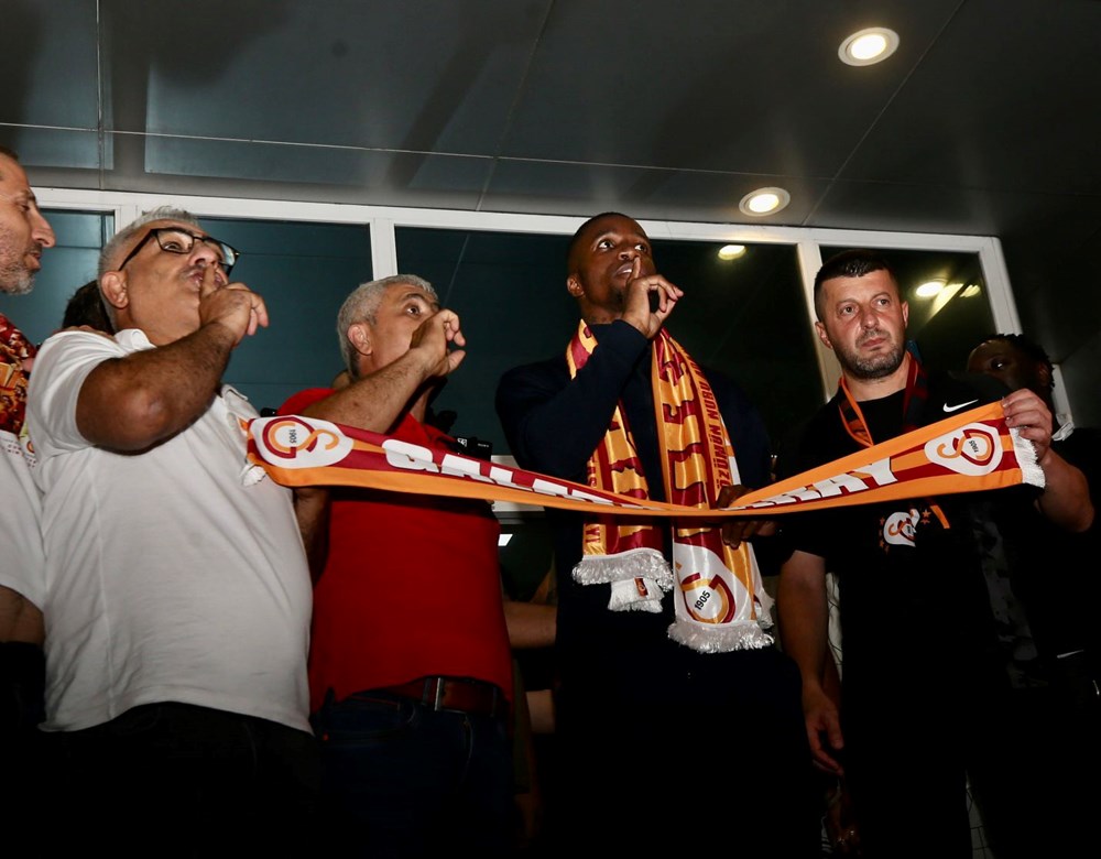 Galatasaray'ın transfer görüşmelerine başladığı Wilfried Zaha, İstanbul'a geldi - 5