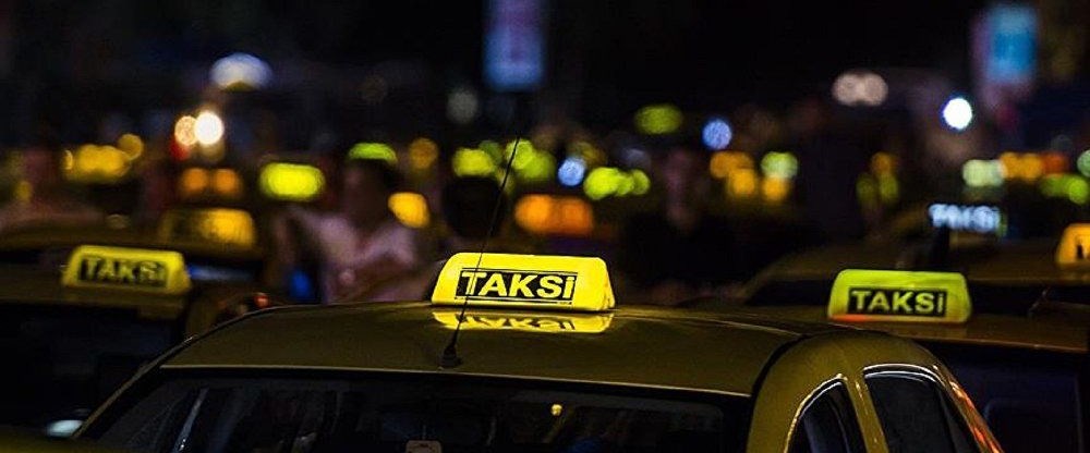 UBER'ciler: Taksiciler müşteri gibi çağırıp bizi dövüyor