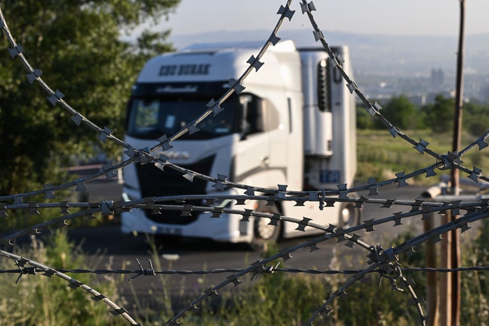 Bu sabah Ankara'dan yola çıktılar: 2 milyon 560 bin kişinin kaderi bu TIR'ların içinde - 4