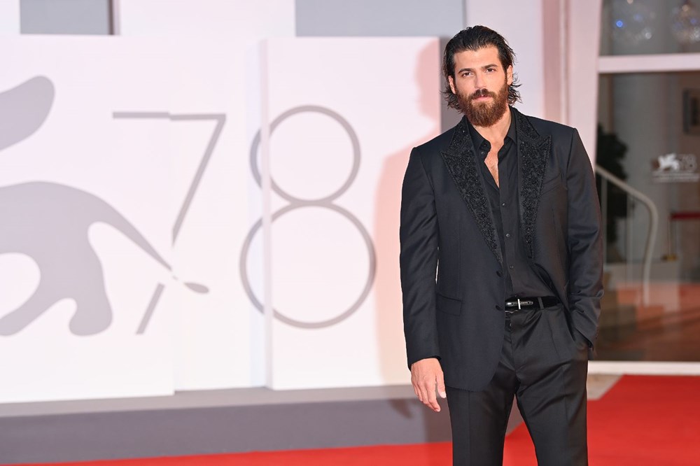 Can Yaman 78. Venedik Film Festivali kırmızı halısında - 11
