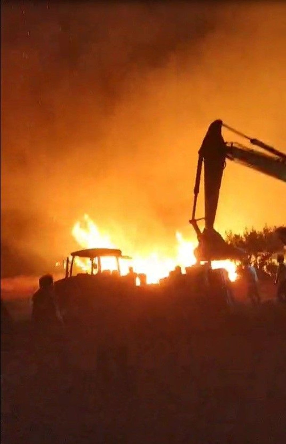 Sakarya-Bilecik orman yangınında son durum: Alevler yeniden büyüdü, köylerde anons yapılıyor - 11