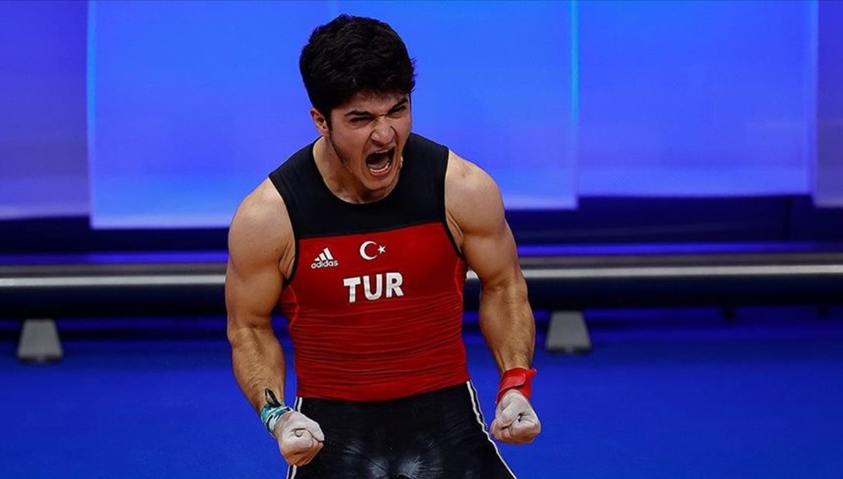 SON DAKİKA: Milli halterci Muhammed Furkan Özbek Avrupa şampiyonu oldu