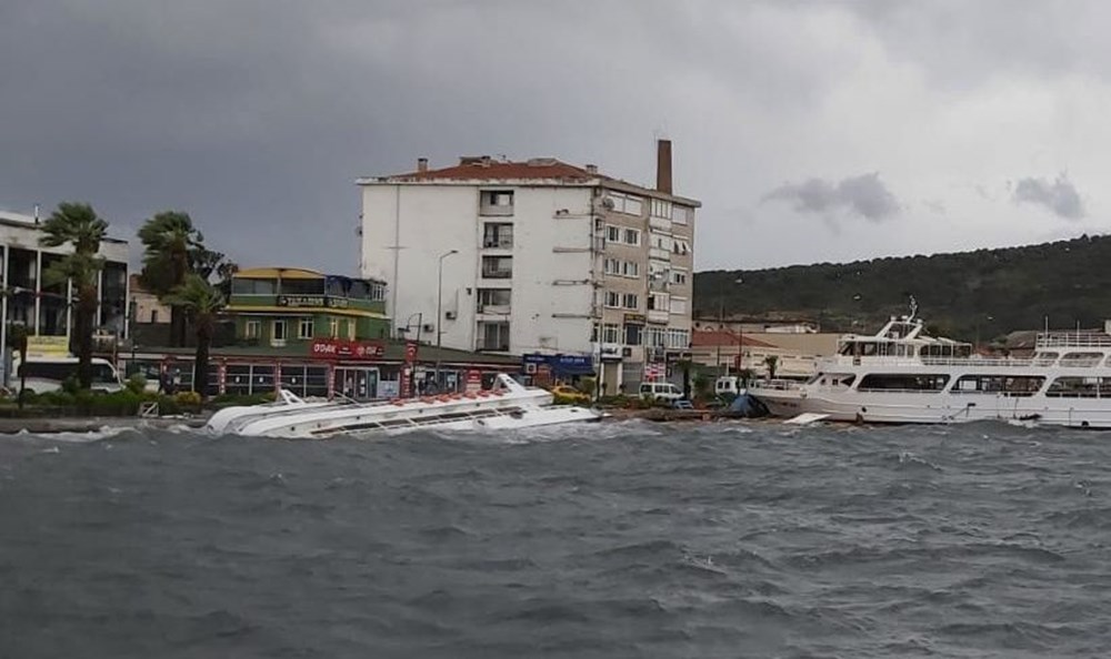 Balıkesir Ayvalık'ta fırtına: 30 tekne battı - 4