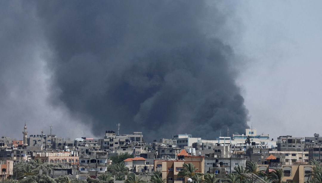 İsrail Refah'ta çadır kampı bombaladı 40 Filistinli öldü