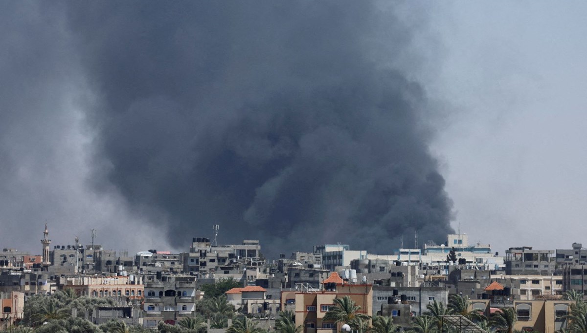 İsrail, Refah'ta çadır kampı bombaladı: 40 Filistinli öldü İsrail, Refah'ta çadır kampı bombaladı: 40 Filistinli öldü