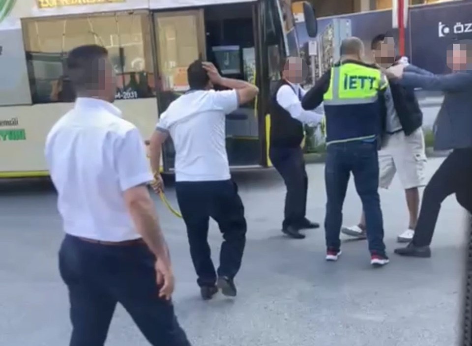 Maltepe'de İETT şoförü yolcuya demir sopayla saldırdı - 1