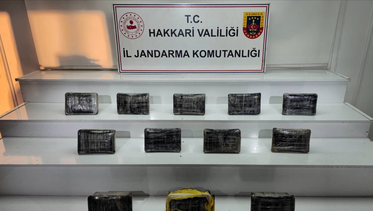 Minibüste 15 kilo uyuşturucu ele geçirildi Minibüste 15 kilo uyuşturucu ele geçirildi
