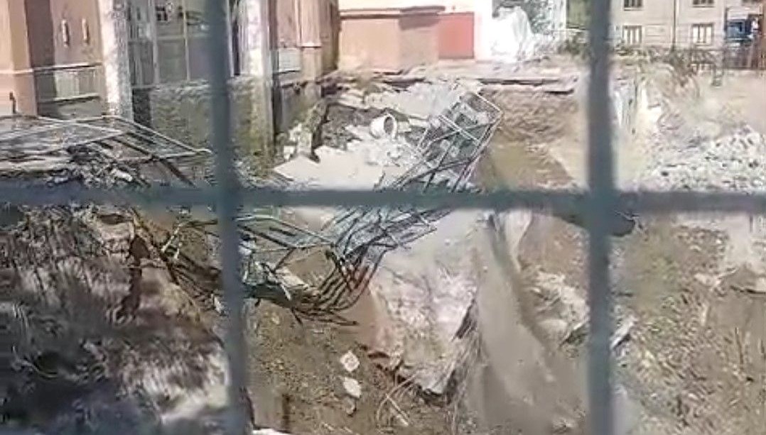 Adliye binasının girişinde çökme