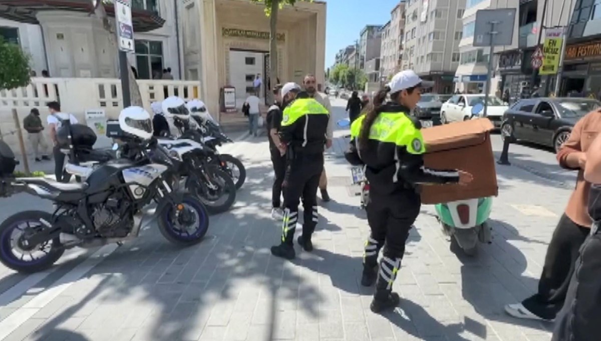 İstanbul'da motosiklet denetimi: 218 sürücüye 1 milyon 138 bin lira ceza İstanbul'da motosiklet denetimi: 218 sürücüye 1 milyon 138 bin lira ceza