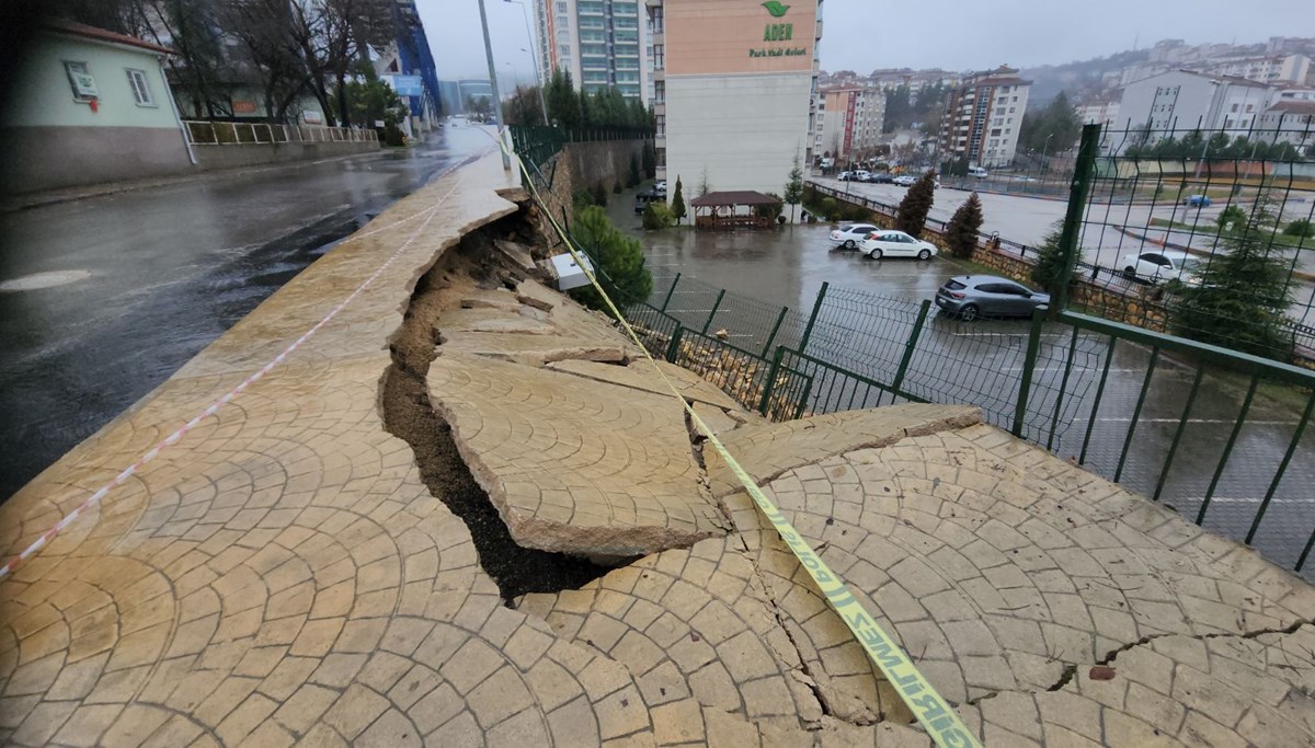 Karabük'te sağanak hayatı olumsuz etkiledi Karabük'te sağanak hayatı olumsuz etkiledi
