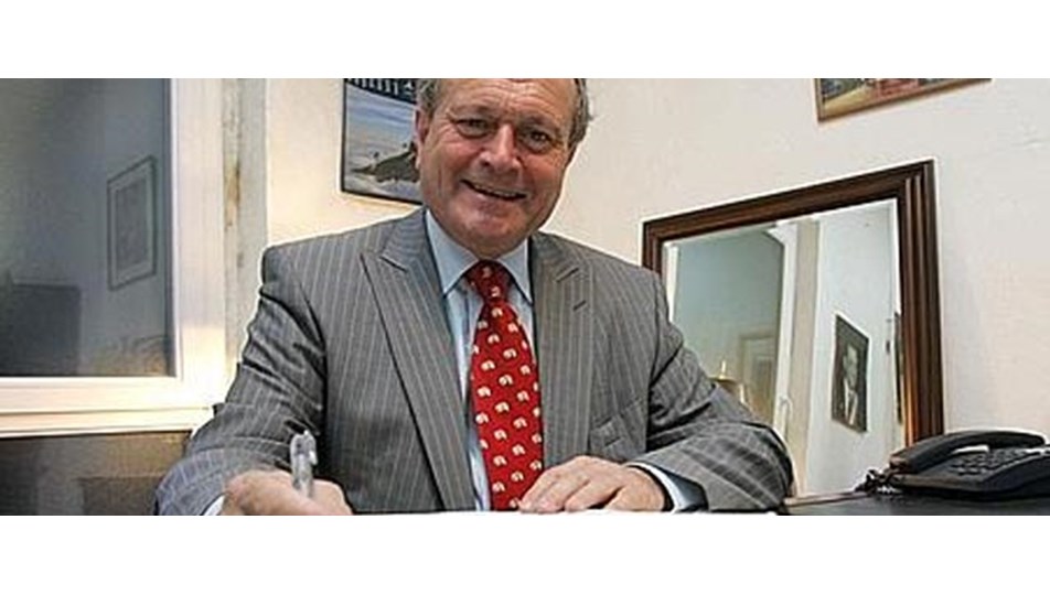 Eşcinseller aleyhinde konuşan vekile ihraç