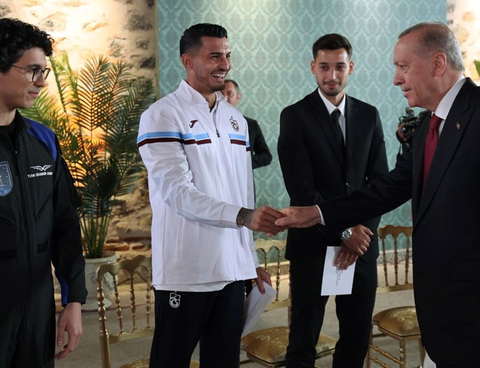 Cumhurbaşkanı Erdoğan sporcularla buluştu