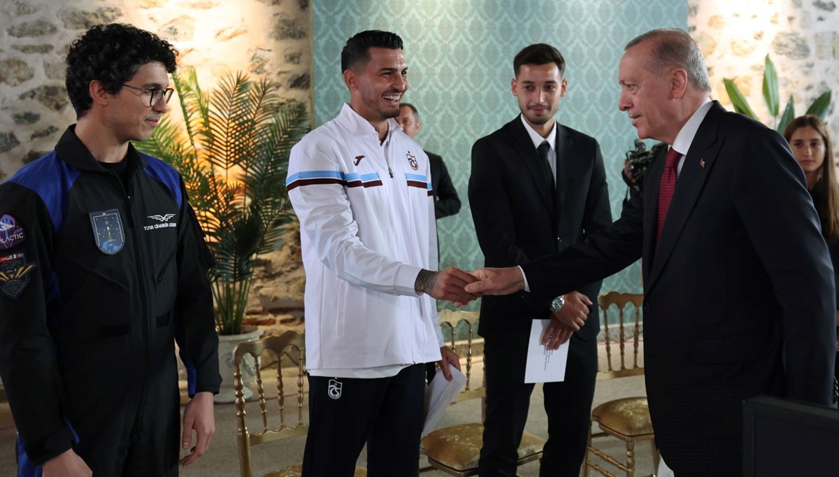 Cumhurbaşkanı Erdoğan sporcularla buluştu Cumhurbaşkanı Erdoğan sporcularla buluştu