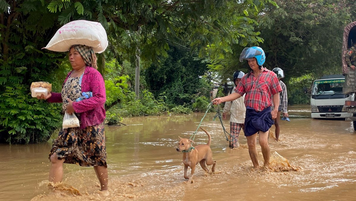 Myanmar sular altında: Can kaybı 74'e yükseldi Myanmar sular altında: Can kaybı 74'e yükseldi