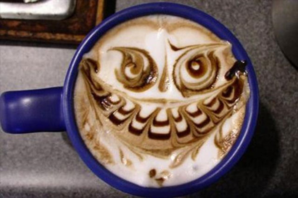 Недоброе утро картинки. Прикольный кофе. Прикольные рисунки на кофе. Злой кофе. Страшный кофе.