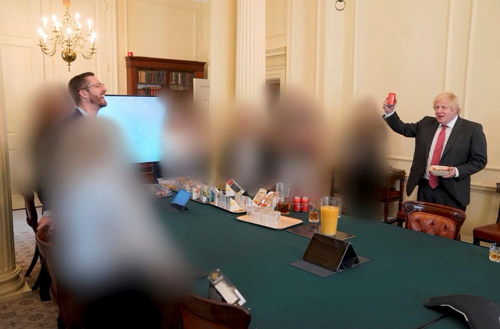 İngiltere'de parti fotoğrafları ortaya çıktı - 4