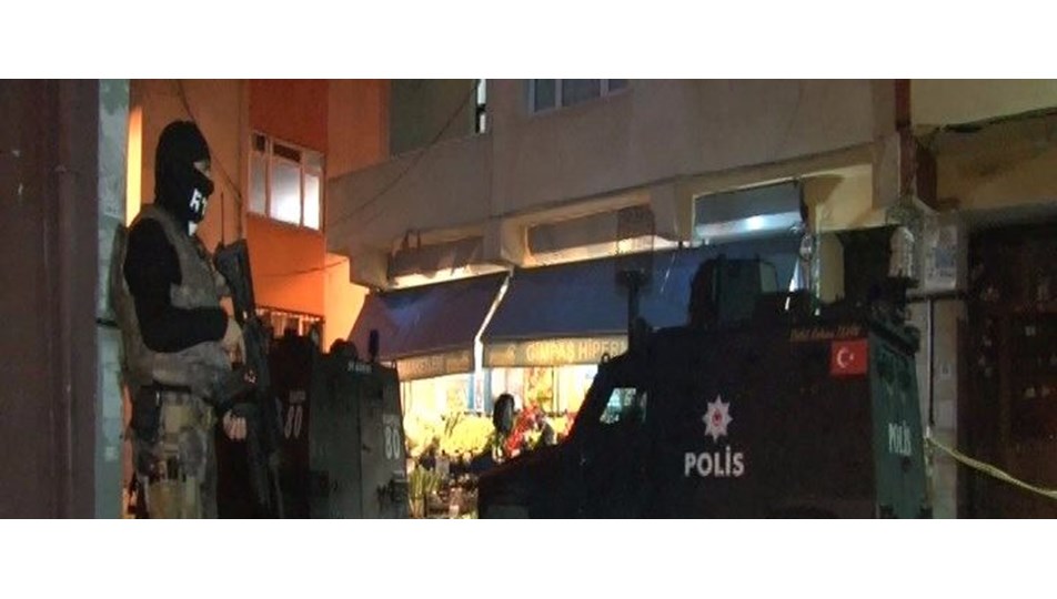 Beyoğlu'da bir araçtan rastgele ateş açıldı; 4 yaralı
