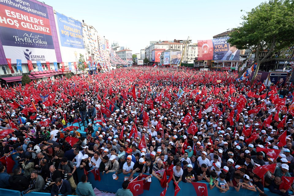 Cumhurbaşkanı Erdoğan: Biz anayasa kitapçığını fırlatmayız - 1