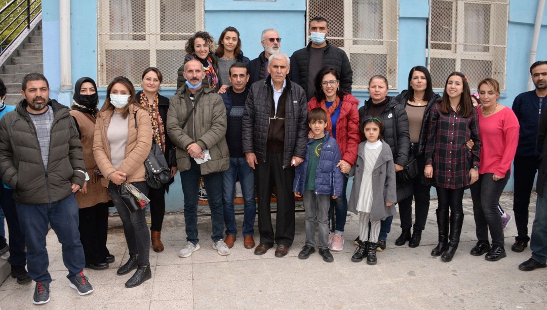 Mezun ettiği 26 öğrencisiyle aynı okulda öğretmenlik yapıyor
