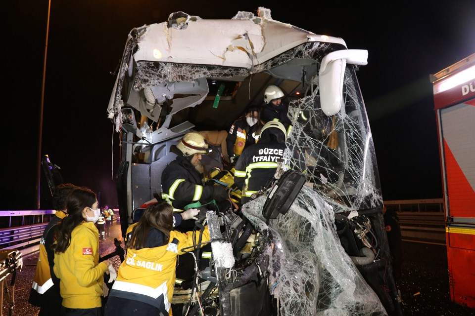 Yolcu otobüsü kamyona çarptı: 16 yaralı - 2