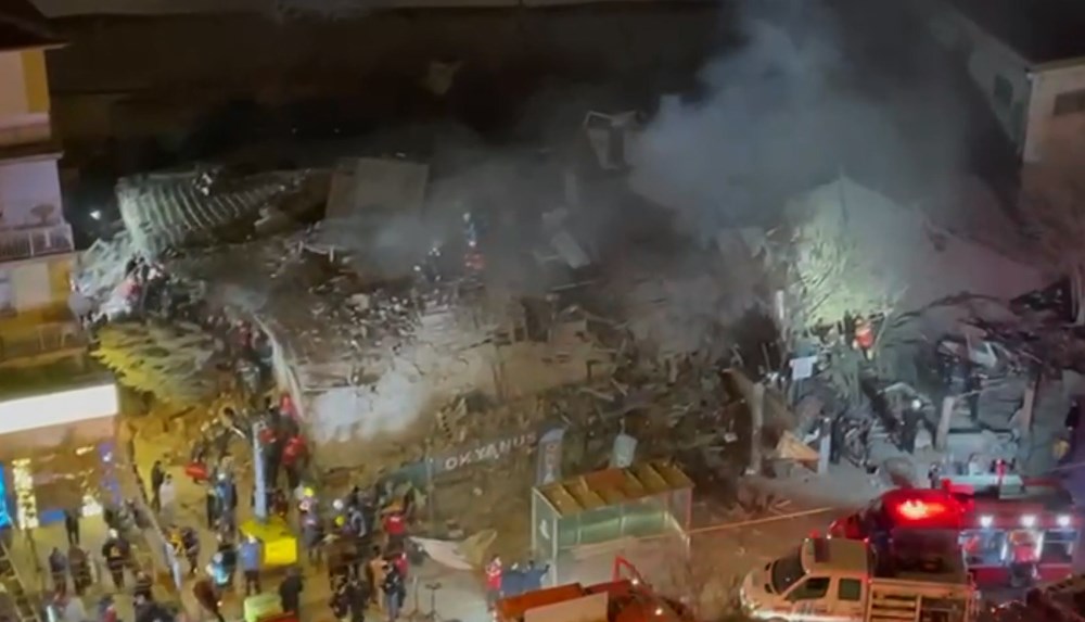 Konya'da 3 katlı bina çöktü: 5 kişiyi arama çalışması sürüyor - 3