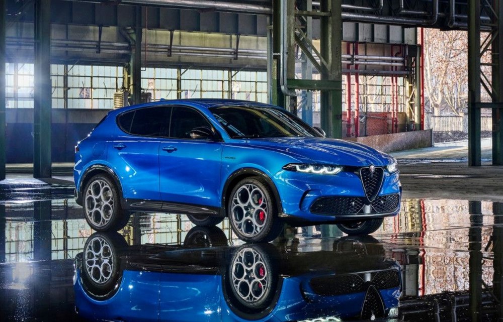 Alfa Romeo'da yeni dönem: İlk elektrik destekli model tanıtıldı - 1