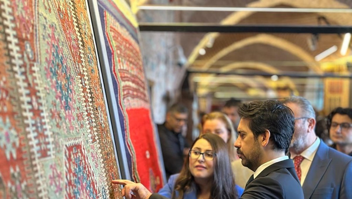 Renkten Motife Anadolu Kilimleri Sergisi Sultanahmet'te açıldı Renkten Motife Anadolu Kilimleri Sergisi Sultanahmet'te açıldı