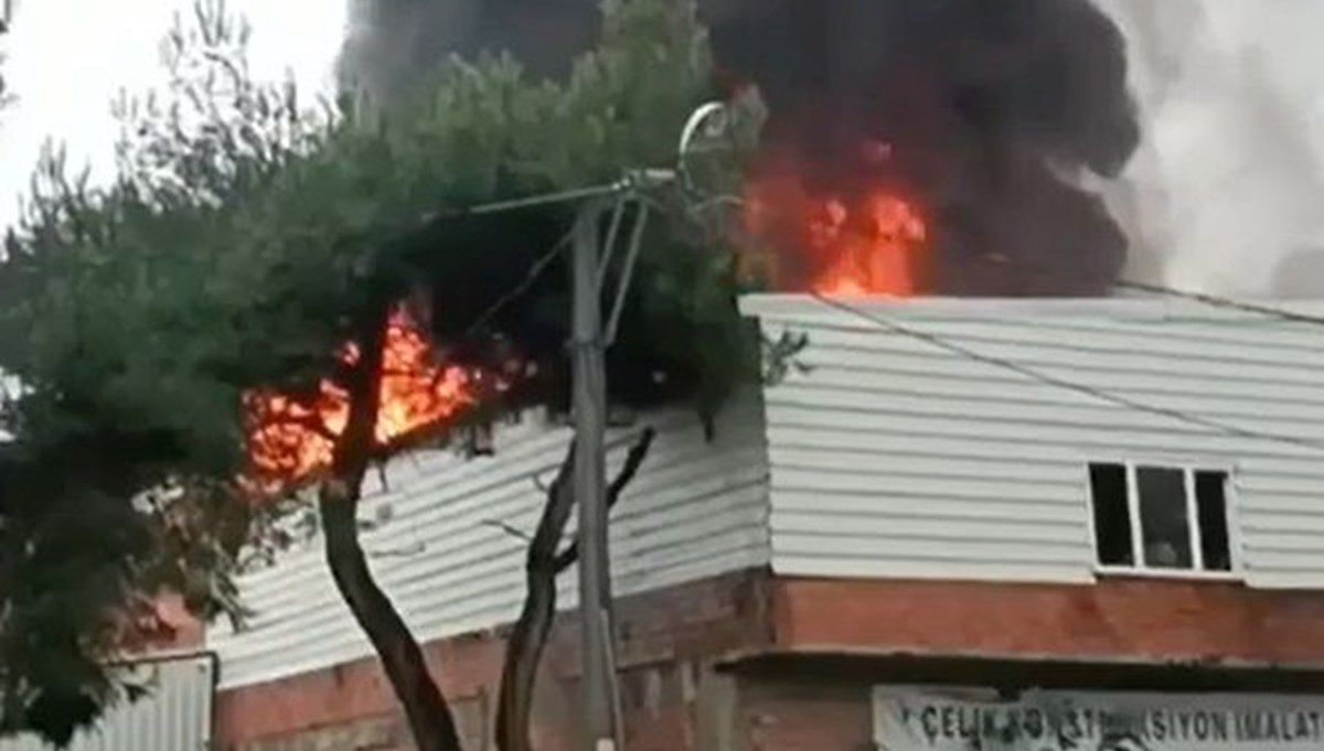 Bursa'da sünger deposunda yangın Bursa'da sünger deposunda yangın