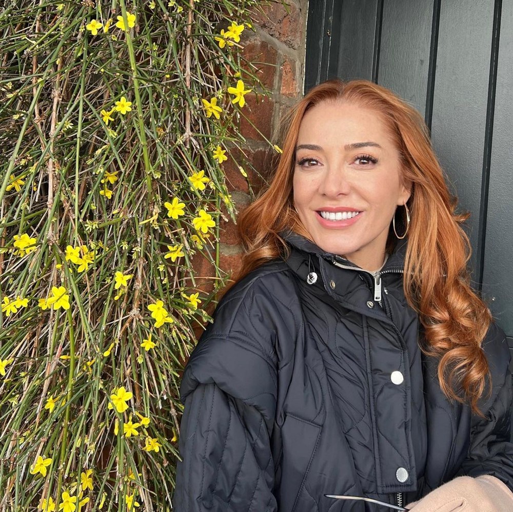 Gizem Karaca 20 yıl evvelki halini paylaştı (Ünlülerin çocukluk ve gençlik halleri) 228 h9l 1dVETkGnwuaoe0vd2A