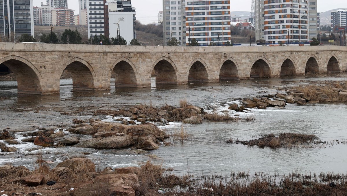 Kızılırmak'ta debi düştü