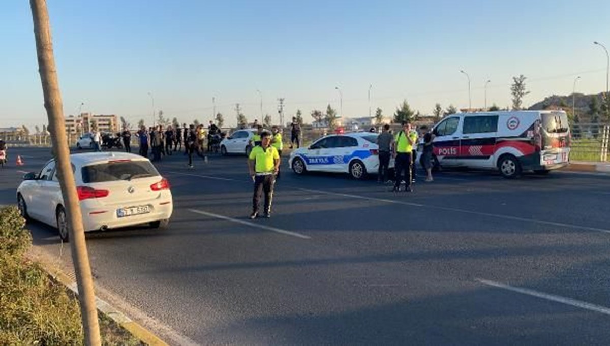 Motosikletli yunus timi kamyona çarptı: 2 polis yaralı