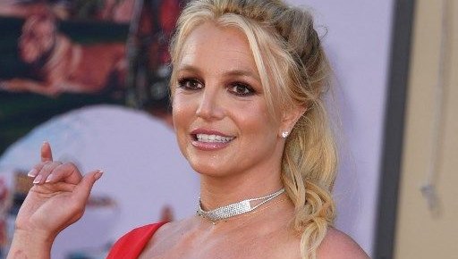 Britney Spears'ın olaylı uçak yolculuğu: Sigara içti, görevliler uyardı