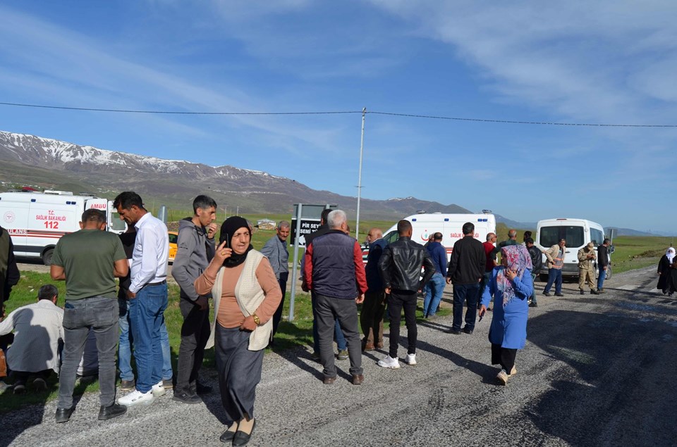 Muş'ta öğrenci servisi ile hafif ticari araç çarpıştı: 10 yaralı - 1