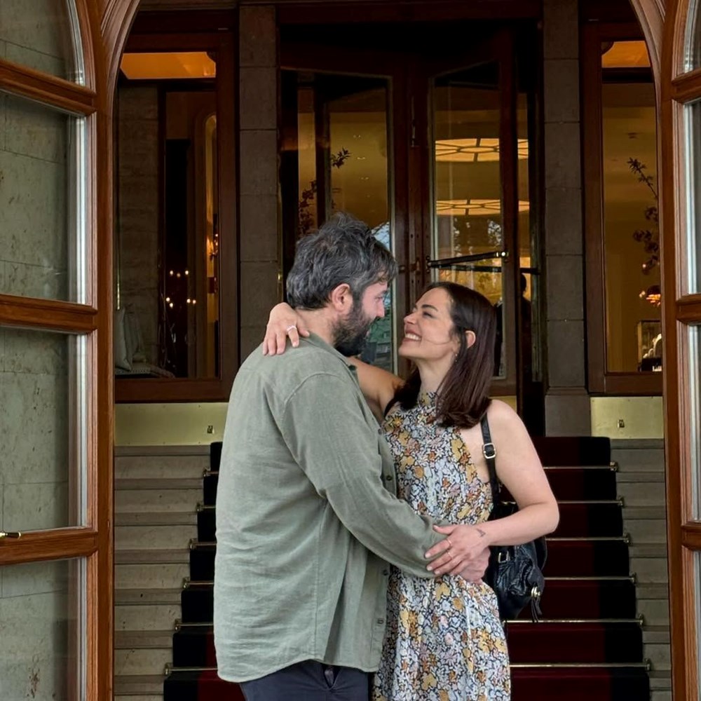 Oyuncu İpek Karapınar ile yönetmen Ali Balcı nişanlandı - 2