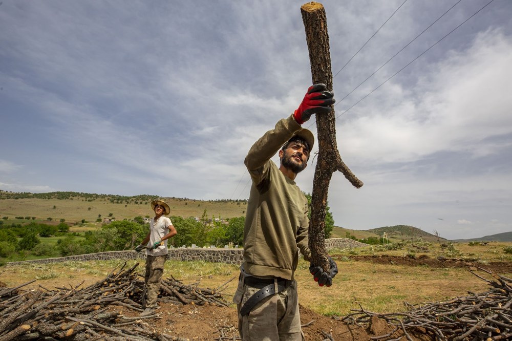 Ekmeklerini mangal kömüründen çıkarıyorlar - 10