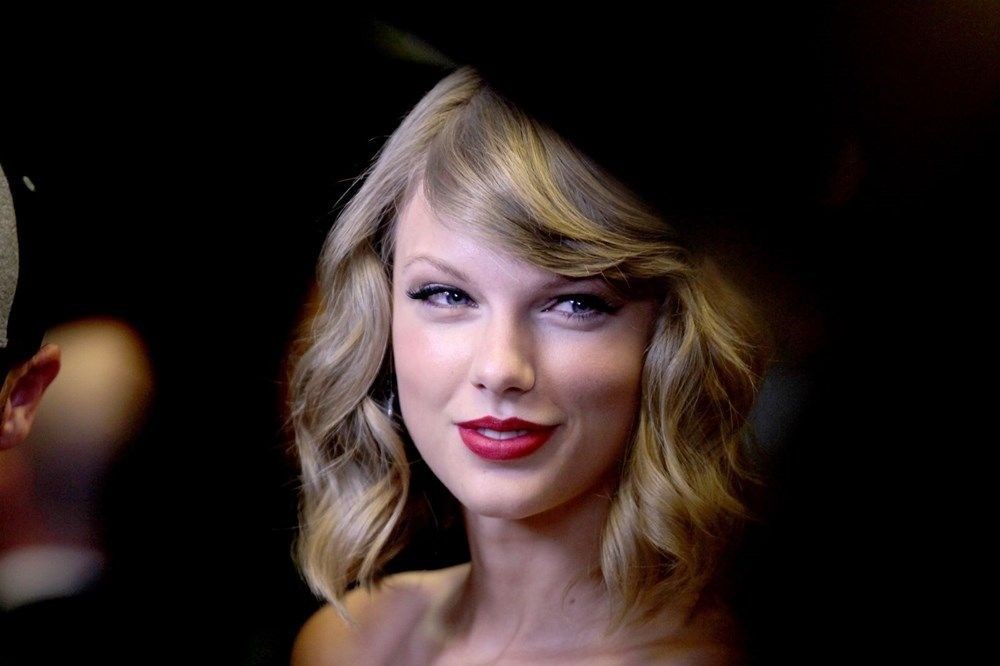Taylor Swift, Beatles'�n liste rekorunu k�rd�