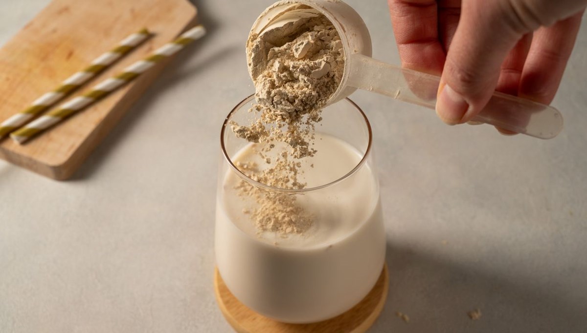 Bilim ne diyor: Yatmadan önce protein tozu içmek doğru mu? Bilim ne diyor: Yatmadan önce protein tozu içmek doğru mu?