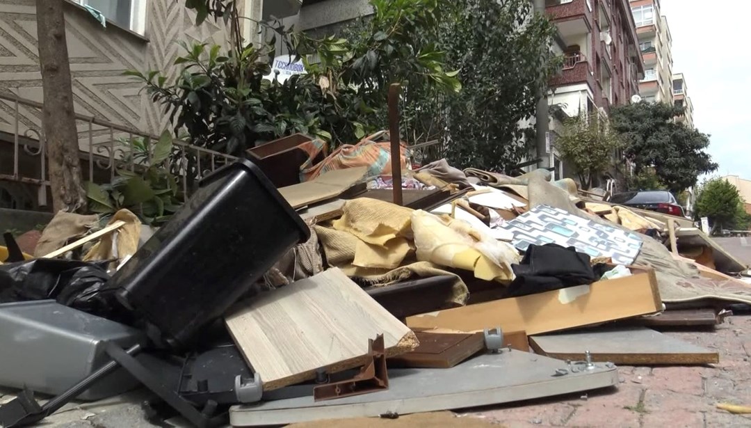 İstanbul’da kiracısına kızan ev sahibi eşyaları balkondan attı