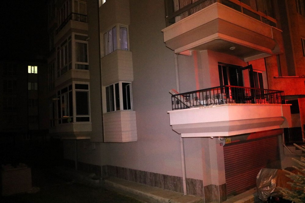 Afyonkarahisar’da yangın: 10 kişi dumandan etkilendi - 1