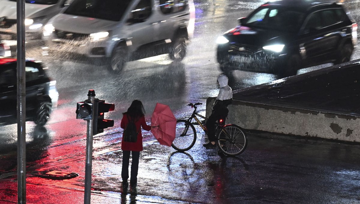 Bugün hava nasıl olacak? Yağmur, kar, fırtına ve buzlanmaya dikkat! (İstanbul, Ankara, İzmir hava durumu) Bugün hava nasıl olacak? Yağmur, kar, fırtına ve buzlanmaya dikkat! (İstanbul, Ankara, İzmir hava durumu)