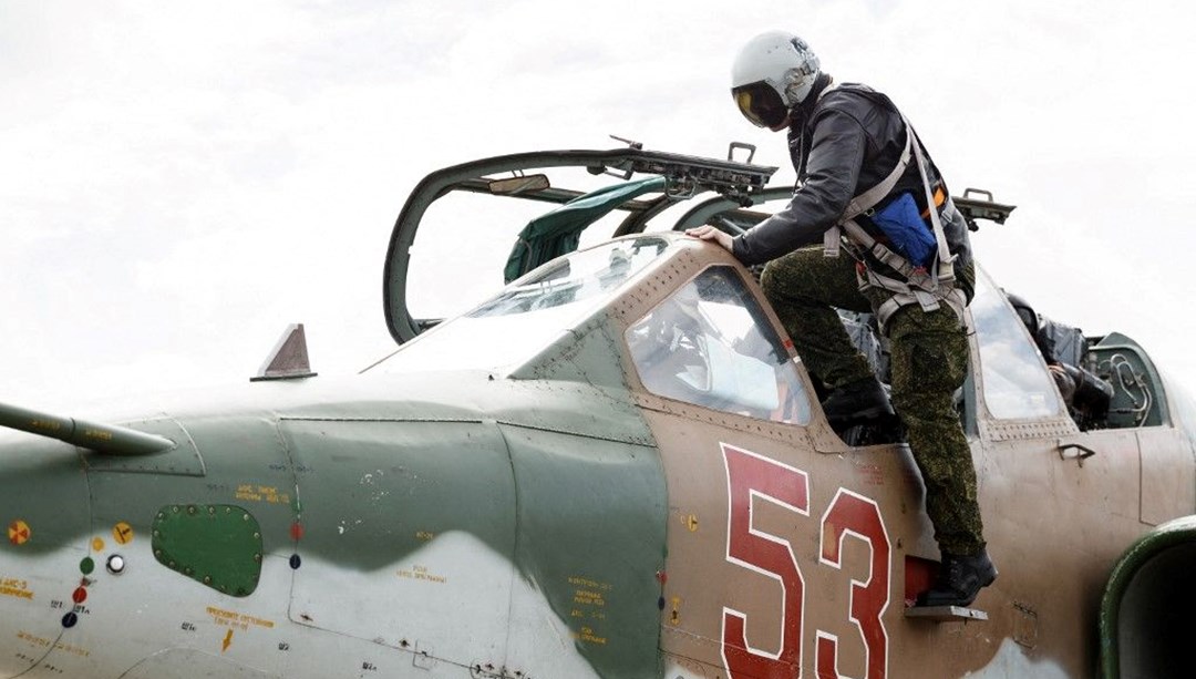 Ehliyetsiz Rus askeri Su-25 savaş jetine kamyonla çarptı