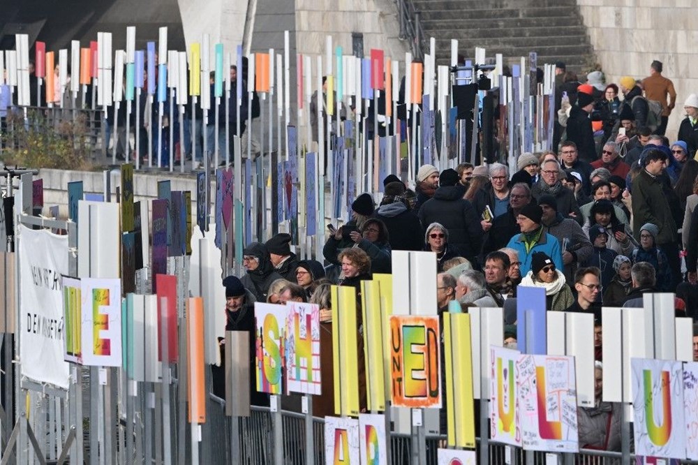 Soğuk Savaş'ın sembolüydü: Berlin Duvarı yıkılalı 35 yıl oldu - 4