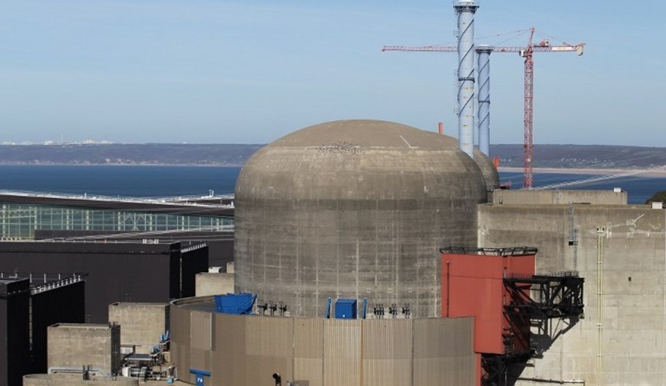 Fransa'da nükleer enerji santralinde patlama - 1