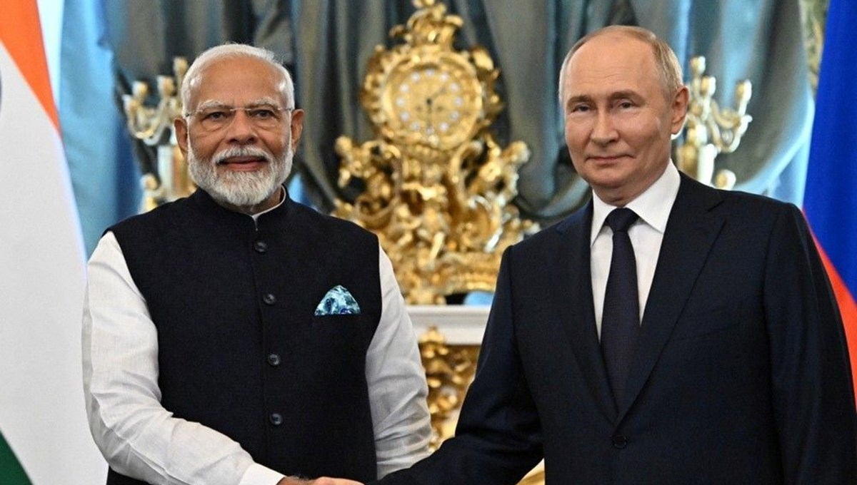 Modi, Putin ile görüştü: Modi, Putin ile görüştü: